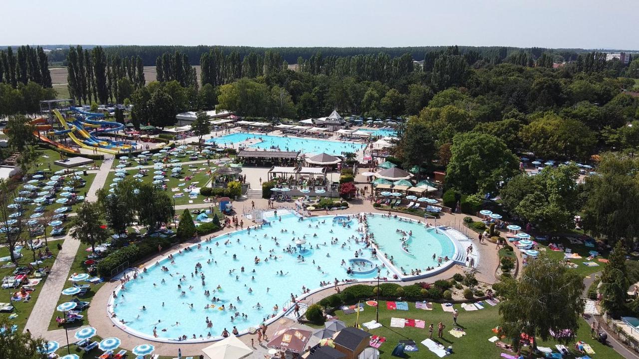 Rivapark Apartment Dunajská Streda Exterior photo